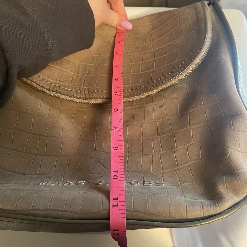 Marc Jacobs Hobo Shoulder Bag Greige Tan Purse Crocodile Embossed Leather